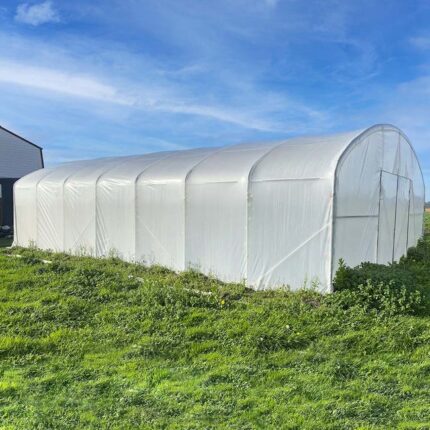 Serre tunnel PROFESSIONNELLE 70m² avec une double-porte par pignon - Bâche thermique diffusante et structure Ø40mm