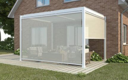 Tenda a rullo Frangisole laterale per pergola Bioclimatica con zanzariera