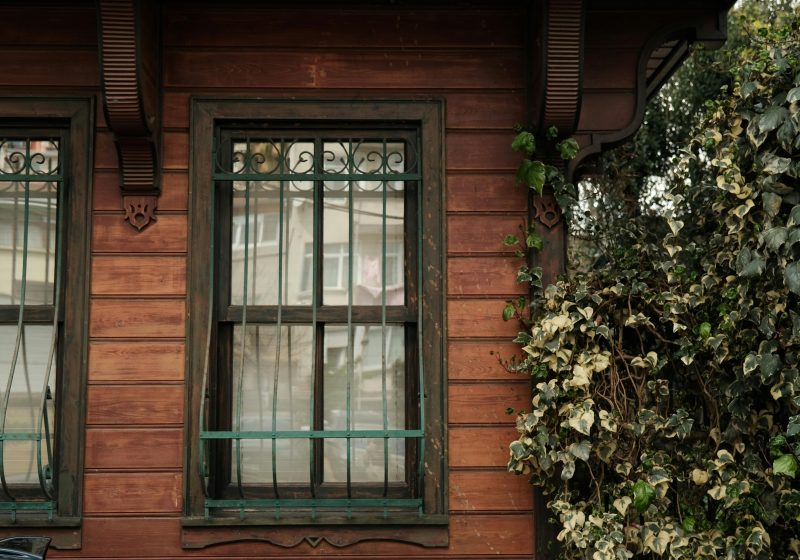 Maison ossature bois ou traditionnelle : laquelle choisir ?