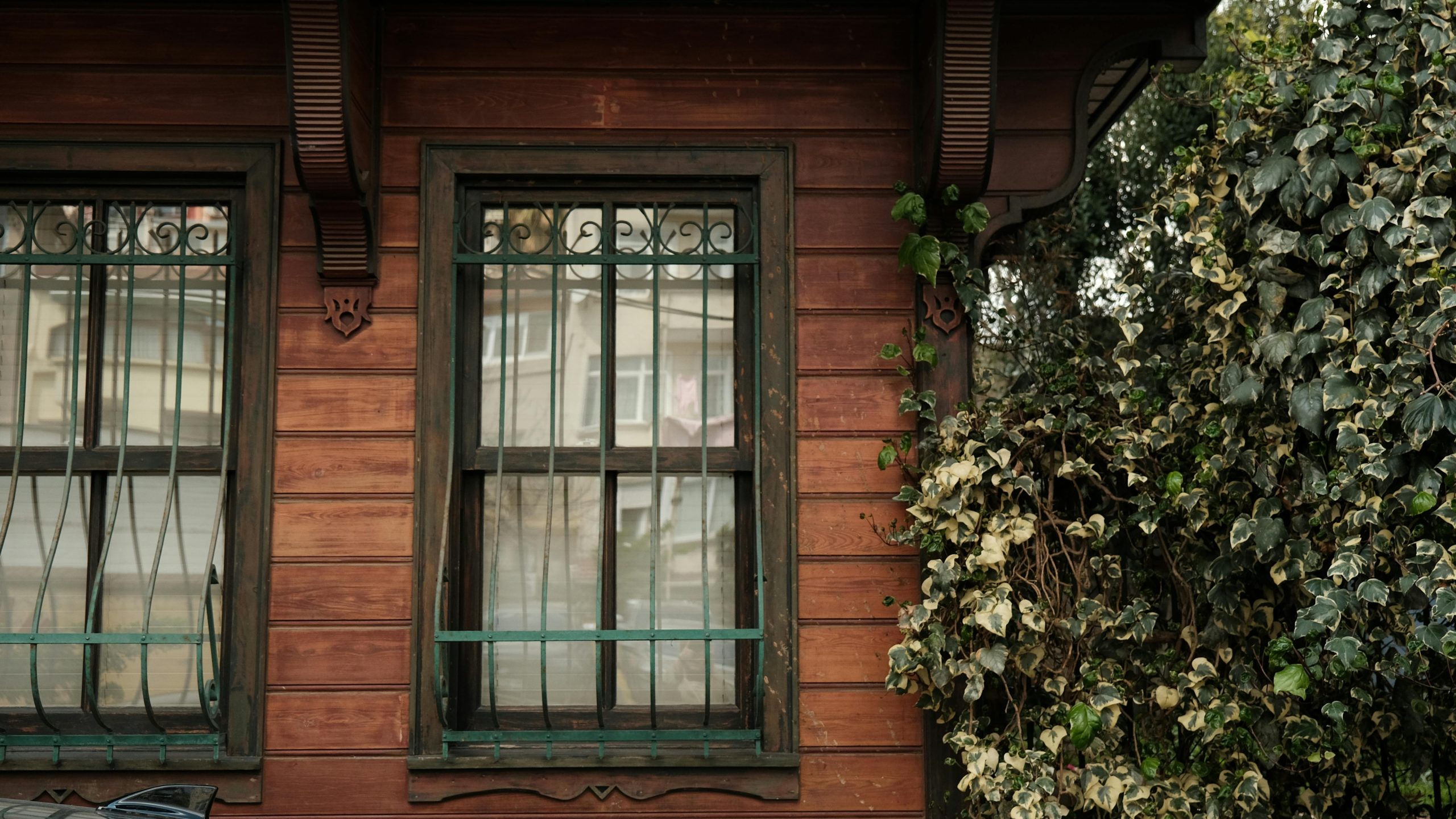 Maison ossature bois ou traditionnelle : laquelle choisir ?