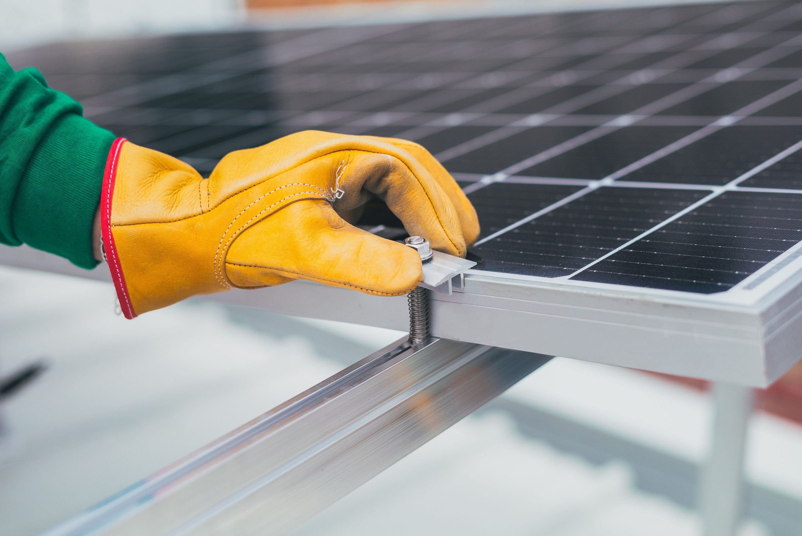 Fixation panneau solaire sur tuile
