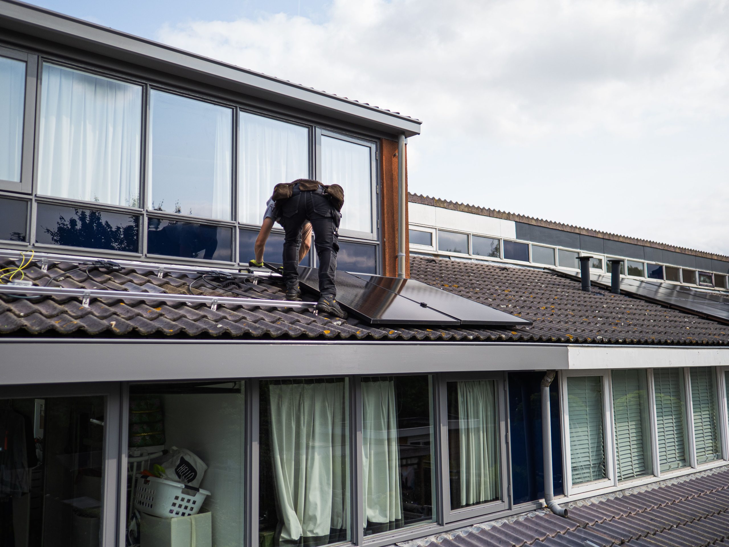Guide de fixation panneau solaire sur tuile
