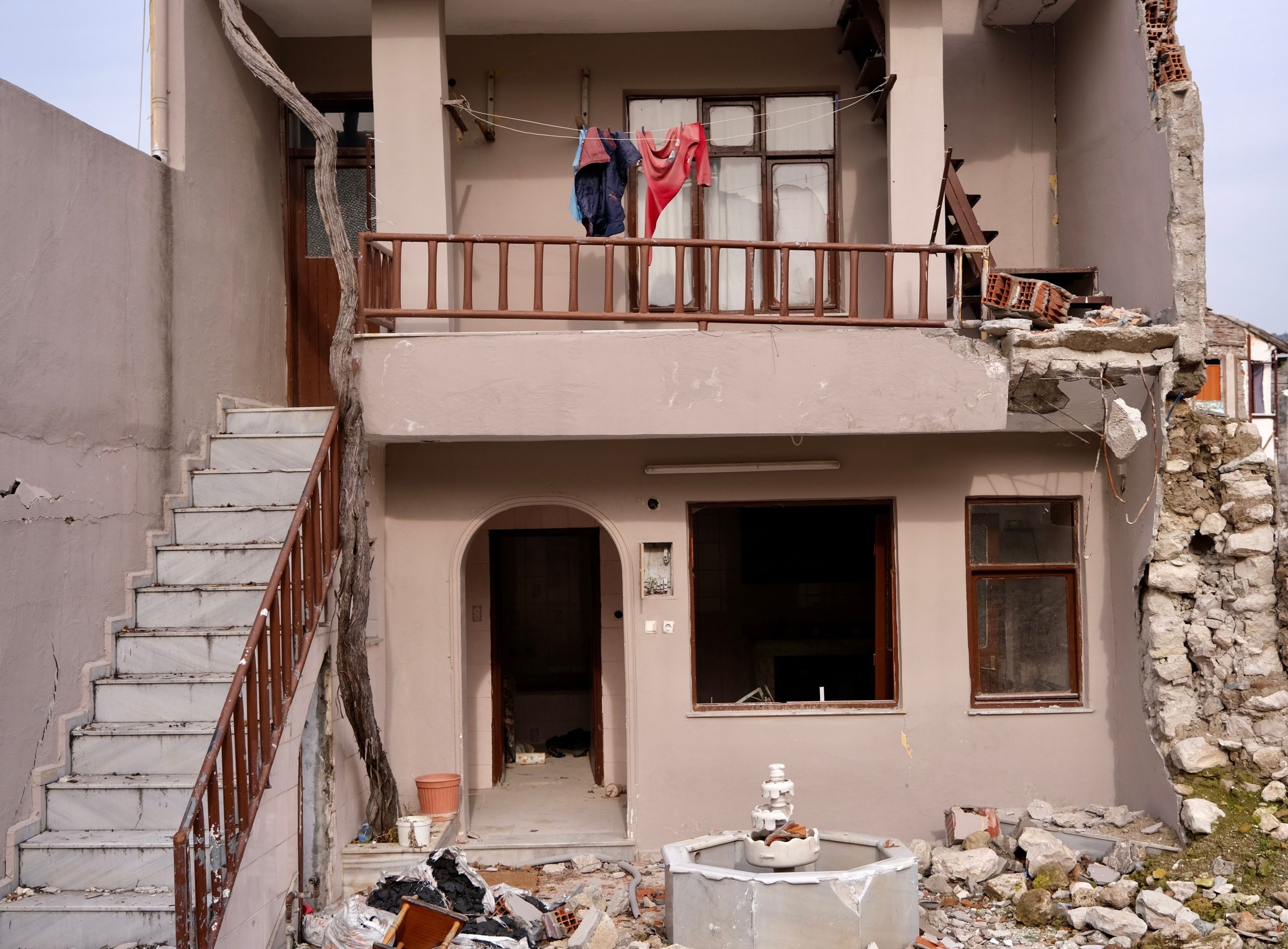 Ta maison s&rsquo;affaisse : comment réagir avant que ça empire ?