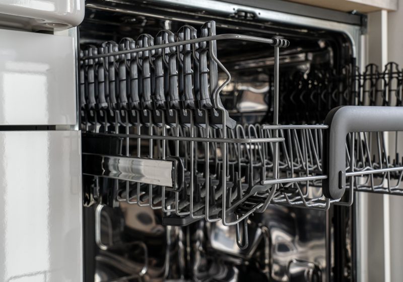 Pourquoi ton lave vaisselle ressort les verres sales ?