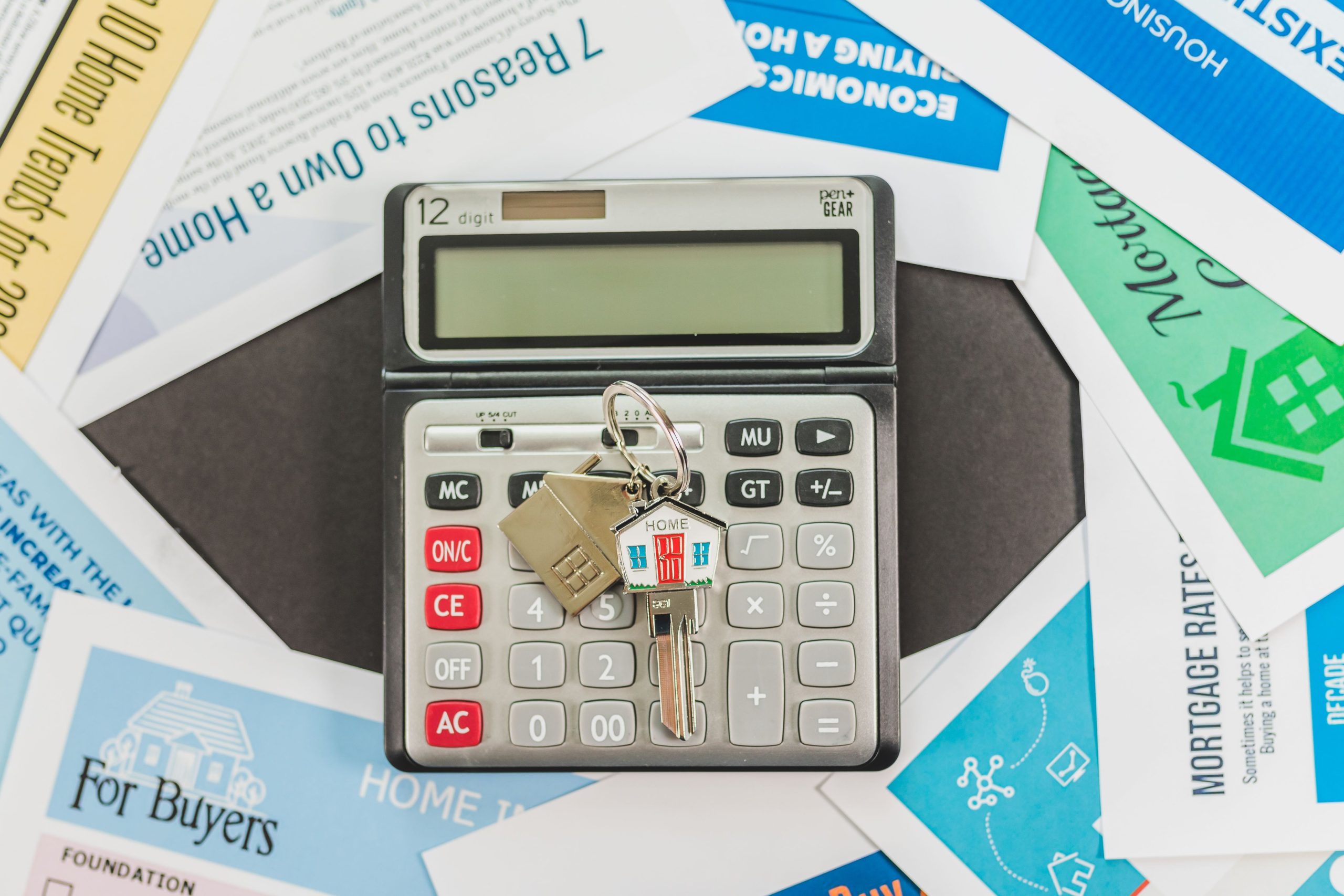 Calculatrice et documents financiers achat immobilier