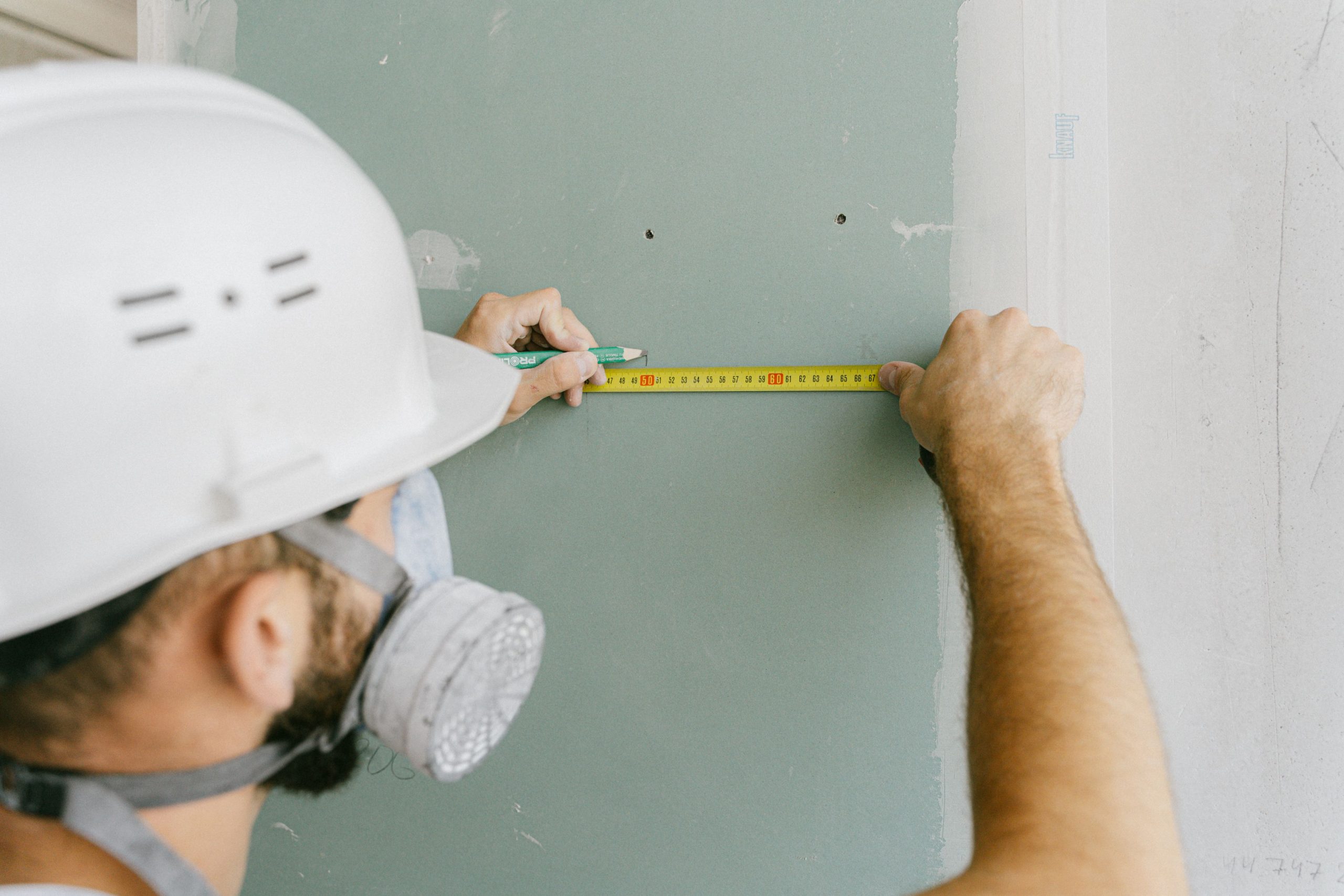 Mesure précise des plaques de placo sur chantier