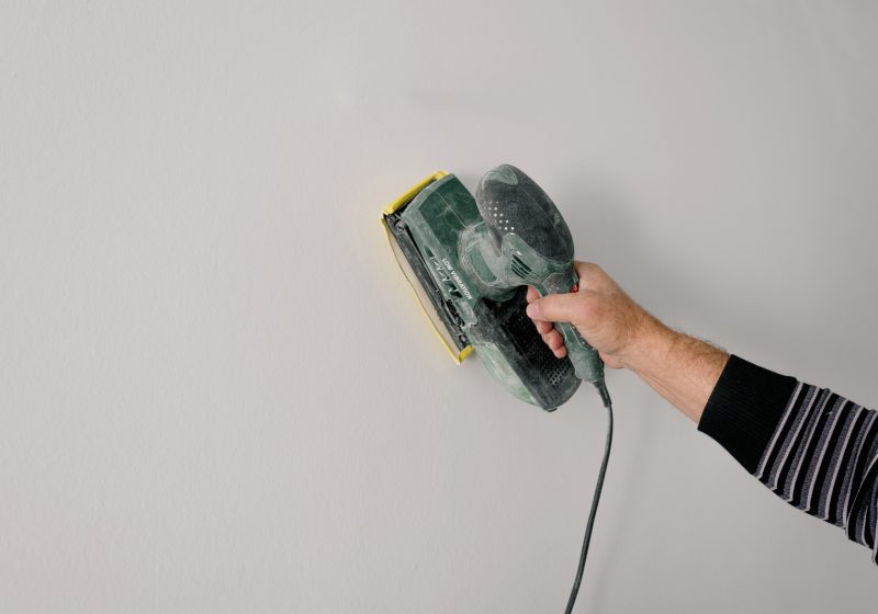 Quel grain utiliser pour poncer une bande placo sans creuser l&rsquo;enduit ?