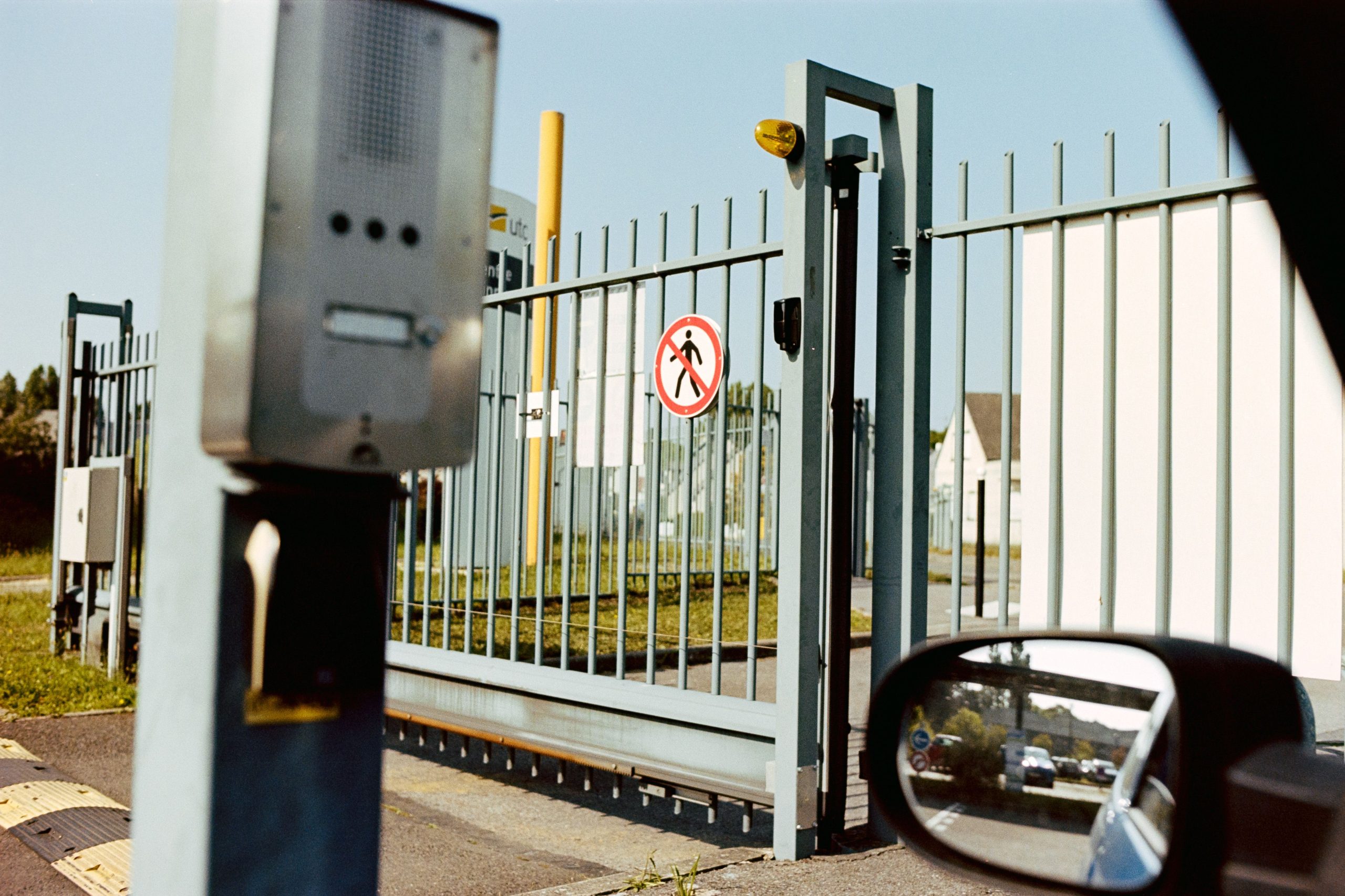 Portail coulissant securise avec intercom